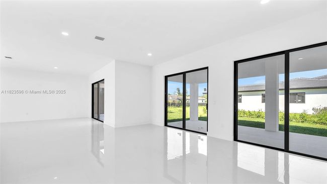 15455 Sw 232 Nd St, House other with 5 bedrooms, 4 bathrooms and null parking in Miami FL | Image 17
