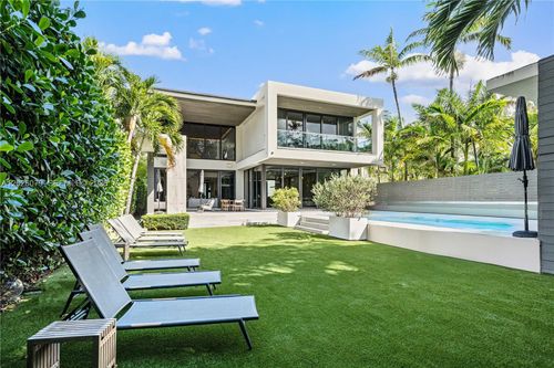 5061 N Bay Rd, Miami Beach, FL, 33140-2006 | Card Image