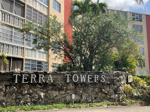 apt-510b-1475 Ne 125th Ter, North Miami, FL, 33161-5279 | Card Image