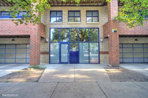 3c-2251 W Saint Paul Ave, Chicago, IL, 60647-5600 | Card Image