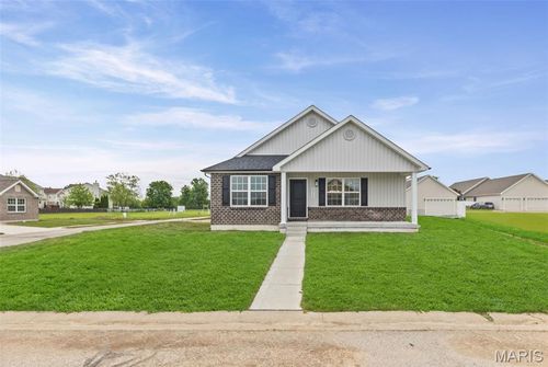 3928 Redbird Ln, Swansea, IL, 62226-8935 | Card Image