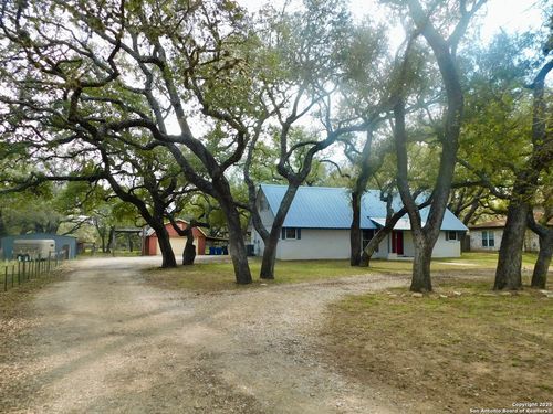 30 Crestline Dr, Pleasanton, TX, 78064-1504 | Card Image