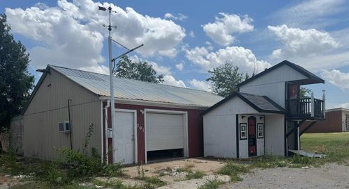 701 N 6th St, Clinton, OK, 73601-1915 | Card Image