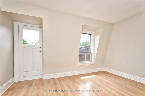 upper2-1932 Queen St E, Toronto, ON, M4L1H6 | Card Image