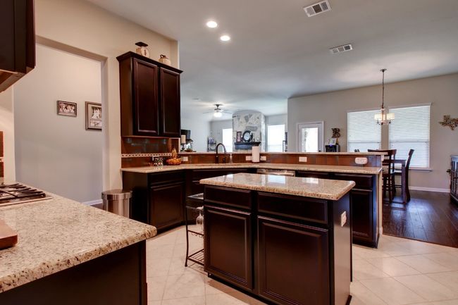 323 Chisholm Trl, House other with 4 bedrooms, 3 bathrooms and null parking in Bastrop TX | Image 10
