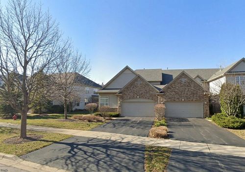 28 Oak Creek Ct, North Aurora, IL, 60542-7002 | Card Image