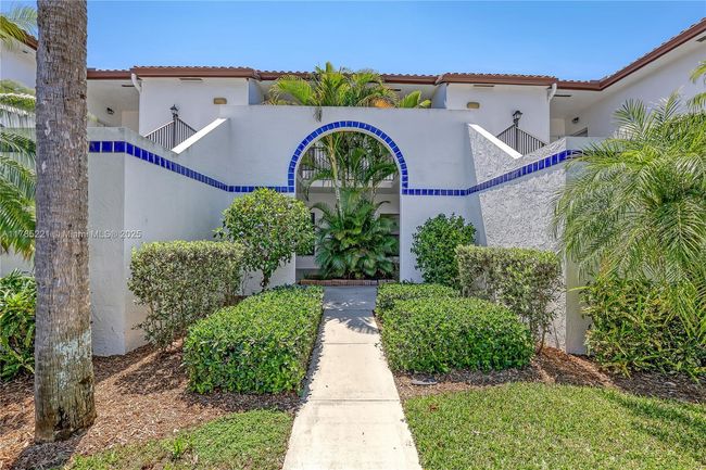 APT-13 - 6121 Se Landing Way, Condo with 3 bedrooms, 2 bathrooms and null parking in Stuart FL | Image 12