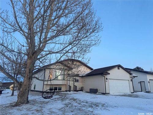 331 4th St, North Weyburn, SK, S0C1X0 | Card Image