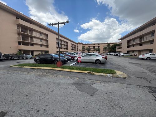 apt-204-8889 Fontainebleau Blvd, Miami, FL, 33172-4433 | Card Image