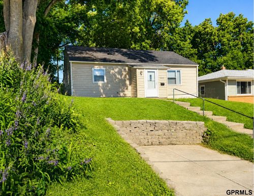 2122 S 46 Street S, Omaha, NE, 68106 | Card Image