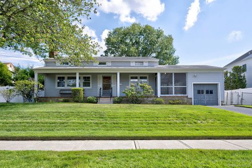 61 Birch Ln, Massapequa Park, NY, 11762-3912 | Card Image