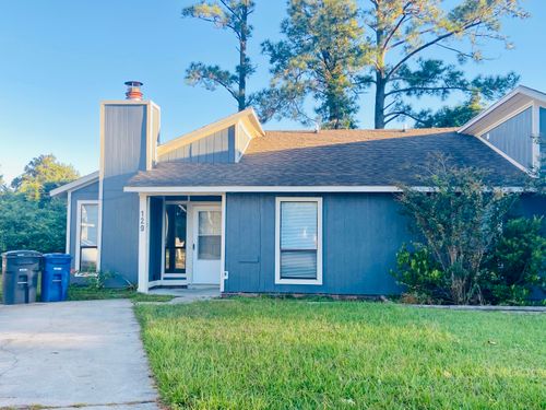 129 Village Cir, Jacksonville, NC, 28546-7787 | Card Image