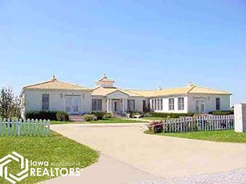 2000 Mansion Dr, Fairfield, IA, 52556 | Card Image