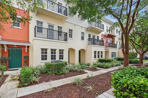 617 Sw 1st Ave, Pompano Beach, FL, 33060-8313 | Card Image