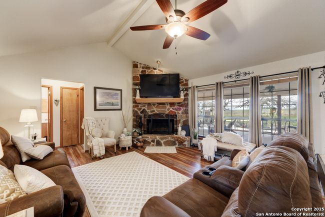 172 Home Pl, House other with 3 bedrooms, 2 bathrooms and null parking in Adkins TX | Image 6