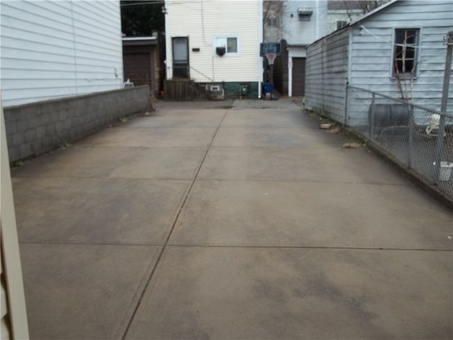223 Ella St, House other with 3 bedrooms, 2 bathrooms and 4 parking in Bloomfield PA | Image 18