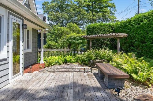 222 Jefferson St, Centerport, NY, 11721-1331 | Card Image