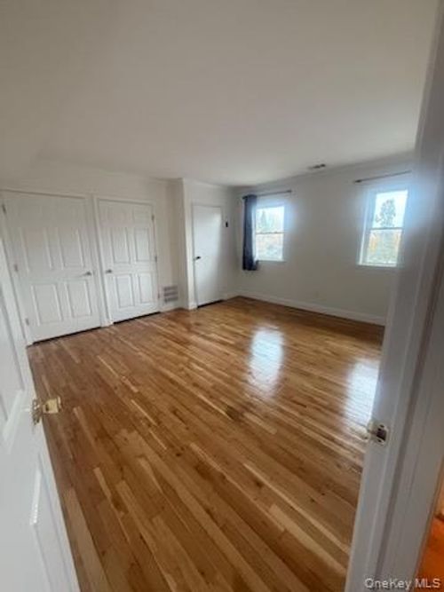 250 Artist Lake Dr, Middle Island, NY, 11953-2322 | Card Image