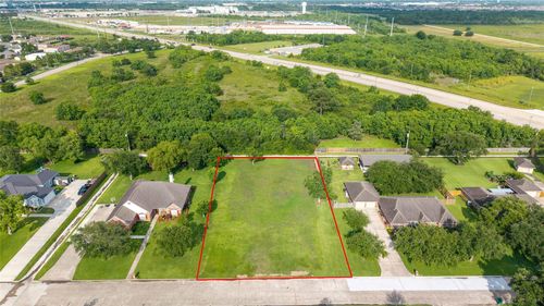 639 Westwood Cir, La Marque, TX, 77568-2001 | Card Image