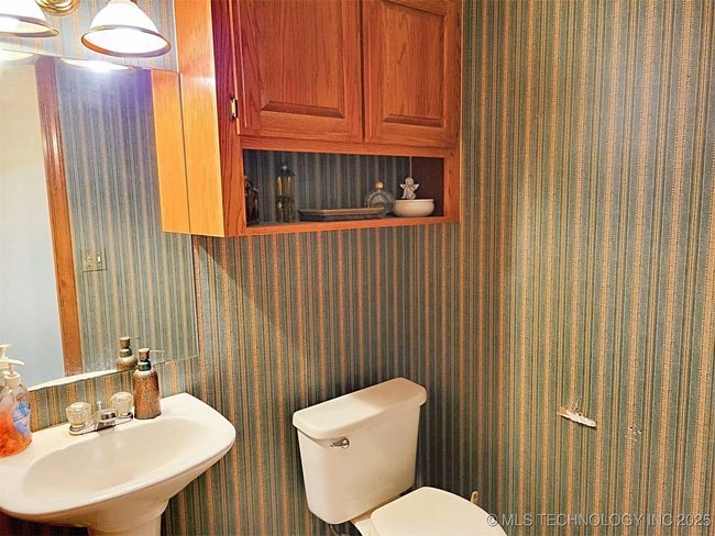 2045 Aspen Dr, House other with 3 bedrooms, 3 bathrooms and null parking in Tahlequah OK | Image 17