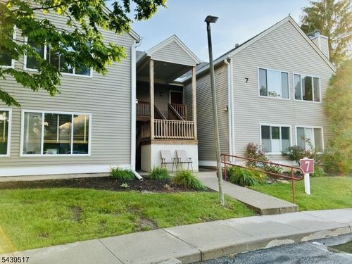 4-74 Falcon Ridge Way N, Hamburg, NJ, 07419-1137 | Card Image