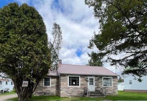 82 W Hatfield St, Massena, NY, 13662-2522 | Card Image