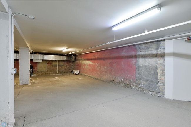 2 parking spots | Image 34