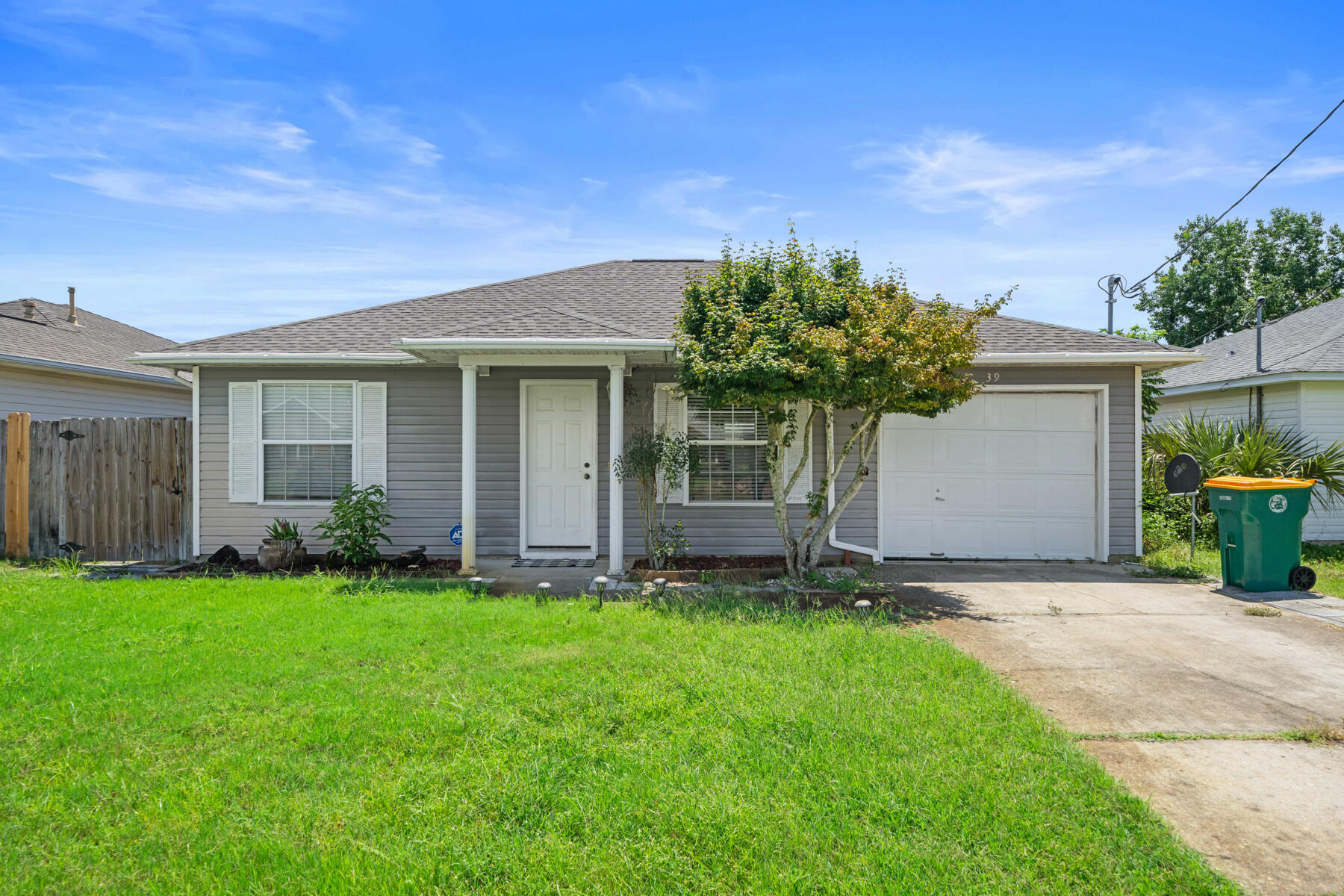 Kathleen Dr, Mary Esther, FL 32569