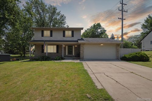 1337 Heathercrest Dr, Flint, MI, 48532-2670 | Card Image