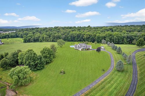 19 Schwehm Ct, Pine Bush, NY, 12566-6806 | Card Image