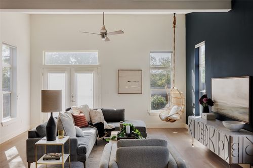 1205 Mckinley Ave, Austin, TX, 78702-2555 | Card Image