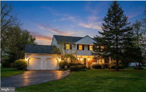 2 Wickham Ln, East Windsor, NJ, 08520-1210 | Card Image