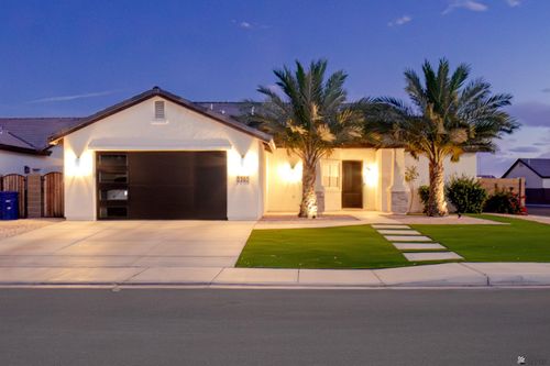 3385 W 38th Pl, Yuma, AZ, 85365-5532 | Card Image