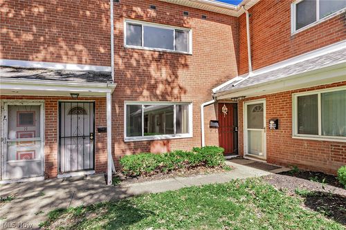 13-23673 Banbury Cir, Warrensville Heights, OH, 44128-5358 | Card Image