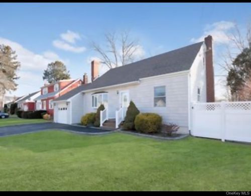 10 Bainbridge Ave, Melville, NY, 11747-2602 | Card Image