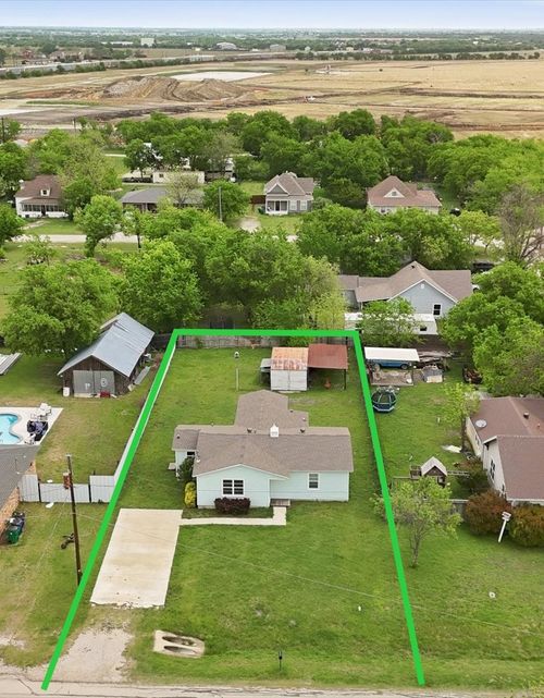 204 E Bailey St, Ponder, TX, 76259-7505 | Card Image