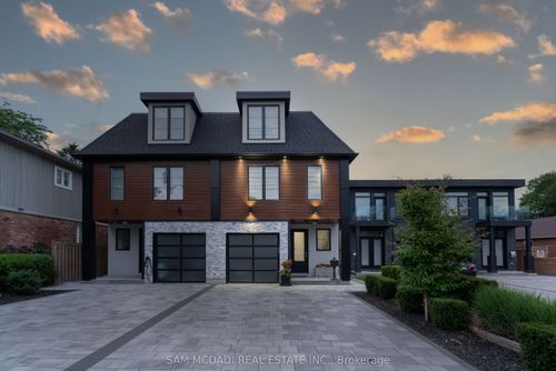 11a Maple Ave N, Mississauga, ON, L5H2R9 | Card Image
