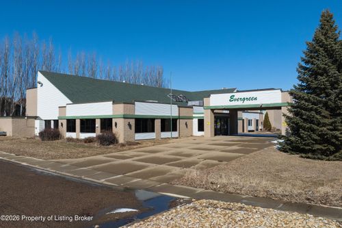 2143 6th Ave W, Dickinson, ND, 58601-2700 | Card Image