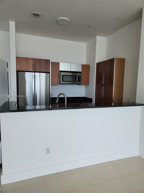 ph3807-300 S Biscayne Blvd, Miami, FL, 33131-5382 | Card Image
