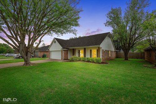 3144 Petite Dr, Bossier City, LA, 71111-7817 | Card Image