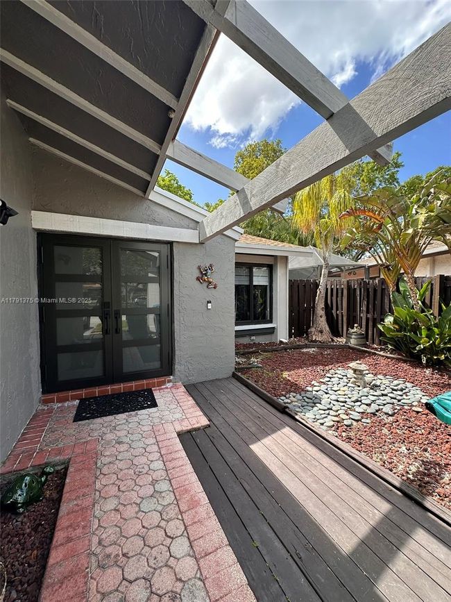 13686 Sw 116 Th Ln, House other with 3 bedrooms, 2 bathrooms and null parking in Miami FL | Image 4