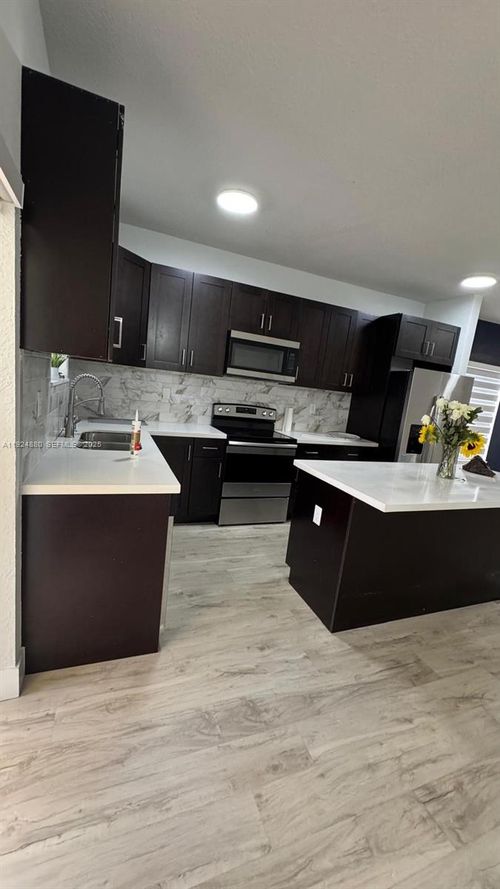 01-22175 Miami Ave, Miami, FL, 33170-4459 | Card Image