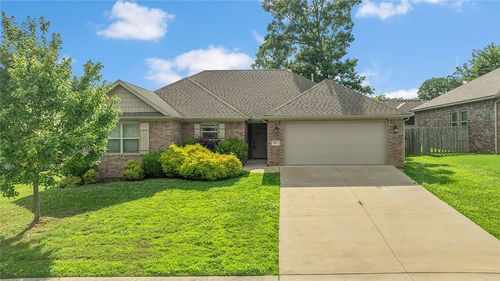 531 Carlson St, Centerton, AR, 72719-8817 | Card Image