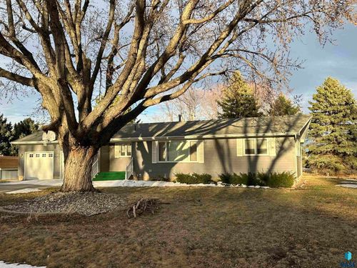 100 S Relanto St, Freeman, SD, 57029-2121 | Card Image