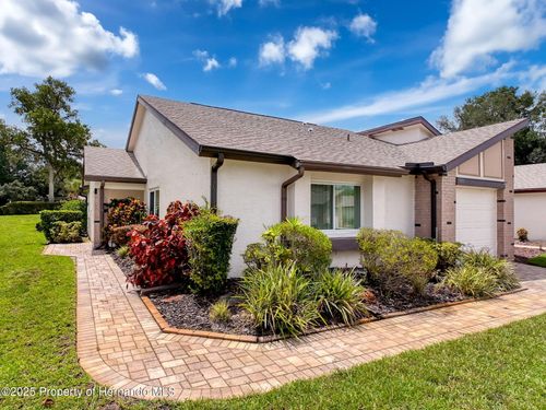 7375 Crestwood Dr, WEEKI WACHEE, FL, 34613-5111 | Card Image