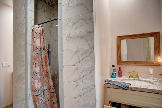 Bathroom #5 | Image 36
