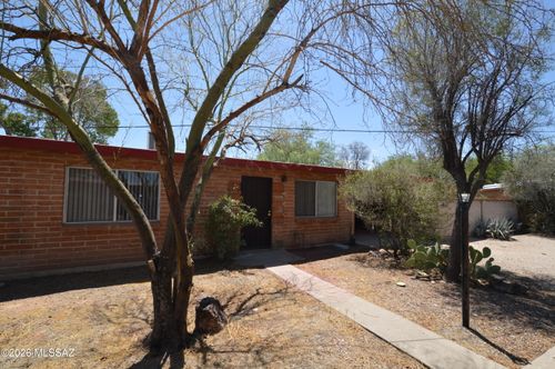 3529 E Florence Dr, Tucson, AZ, 85716-2001 | Card Image