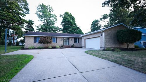 2748 Parkplace Dr, Uniontown, OH, 44685-8758 | Card Image
