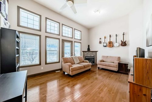 35 Tucker Cir, Okotoks, AB, T1S2J6 | Card Image