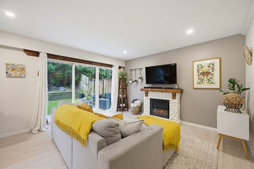 2-33900 Mayfair Ave, Abbotsford, BC, V2S1R2 | Card Image